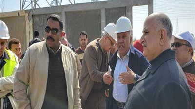 بالصور ..رئيس إجيماك يتفقد معدلات سير العمل لمحطتى محولات طامية و١٥ مايو