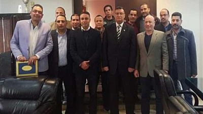 الجيولوجي أحمد قديرة يكرم العاملين المتميزين بالقليوبية بعد زيادة الإيرادات