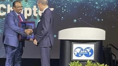 هندسة الأزهر بنين تتوج بجائزة التميز الرئاسية من جمعية مهندسي البترول العالمية بهيوستن