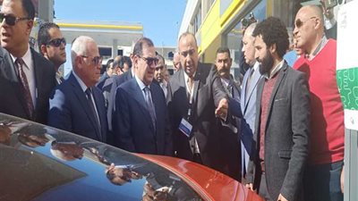بحضور الملا وصبحى ..افتتاح أول محطة متكاملة لتموين السيارات بالغاز والوقود والكهرباء