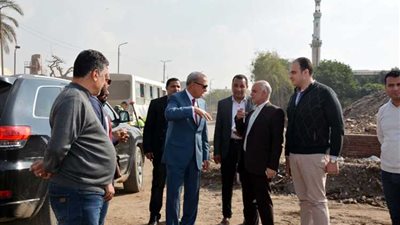 بالصور.. محافظ القليوبية يتفقد طريق شركات البترول الجاري تطويره بـ 90 مليون جنيه