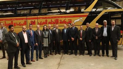 كامل الوزير يشهد بدء تصنيع 20 أتوبيس يعمل بالغاز الطبيعي