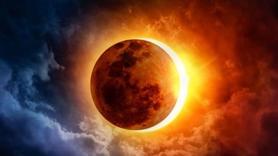 بعد قليل.. الكرة الأرضية تشهد كسوفا جزئيا للشمس يرى فى مصر