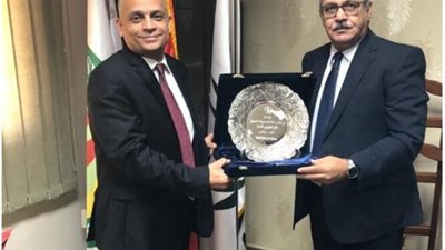 للمرة الأولي.. قنديل يترأس مجلس إدارة «تاون جاس» ويتسلم مهام العمل