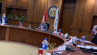 خلال اجتماع بقيادات الوزارة ..وزير البترول يبعث برسالة طمأنة للمصريين