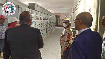 رئيس نقل الكهرباء تتفقد محطة محولات هضبة الأهرام