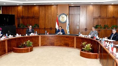 وزراء البترول والسياحة والطيران يبحثون التعاون في تنفيذ برنامج تحفيز الطيران