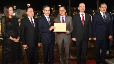 محافظ الغربية يكرم رئيس قطاع كهرباء غرب الغربية