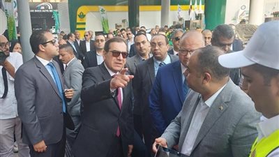 وزير البترول يعطى شارة البدء للخدمة  الرقمية «DCS» لعملاء الغاز المنزلي