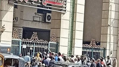المترددين علي مستشفي البترول بالإسكندرية يستغيثون بالملا من سوء المعاملة وتخفيض الكميات والتكدسات