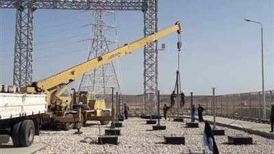 حصرى بالصور..رجال القناة للنقل ينتهوا من تركيب المهمات الخاصة بالمحطات الأربع  المتنقلة