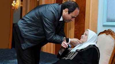 ماذا كتب الرئيس عبد الفتاح السيسي عن عيد الأم؟