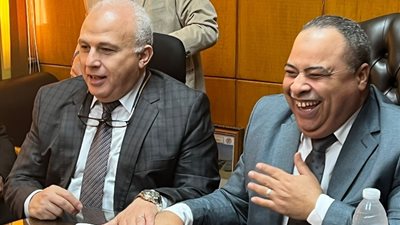 استكمالًا للجولات.. إسماعيل يناقش مع رئيس وقيادات «البحيرة للتوزيع» سبل تحسين الخدمات الطبية