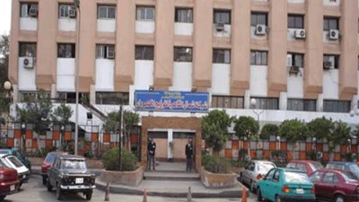 الاشتباه فى إصابة موظف ب