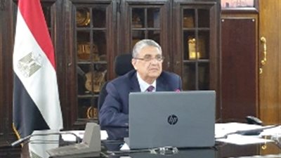 بالفيديو كونفرانس..وزير الكهرباء يشهد ربط مدينة مرسى علم على الشبكة القومية