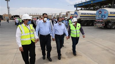 الملا يتفقد مستودع شركة مصر للبترول بمدينة بدر