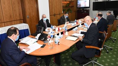 وزير البترول يعتمد نتائج أعمال شركة إنبى عبر الفيديو كونفرانس