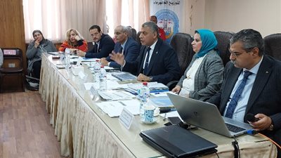 رئيس الإسكندرية للتوزيع يعقد اجتماع موسع لمتابعة خطة تركيب العدادات الكودية قبل نهاية العام