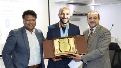 رئيس شركة بدر الدين يكرّم كابتن فريق منتخب مصر للكرة الشاطئية للتأهل إلى نهائيات كأس العالم
