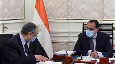 رئيس الوزراء يستعرض مع وزير الكهرباء مشروعات الطاقة المتجددة