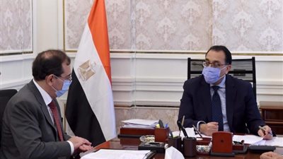 صور.. تفاصيل لقاء رئيس الوزراء مع وزير البترول لمتابعة ملفات عمل الوزارة