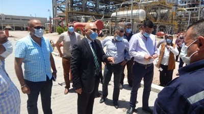 في أول زيارة له.. رئيس «أنربك» يتفقد الوحدات الإنتاجية للتأكد من تطبيق إجراءات مواجهة «كورونا»