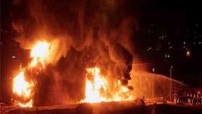 عاجل.. نشوب حريق ضخم بخط مازوت بمنطقة الهايكستب.. والدفع بـ 20 سيارة إطفاء لإخماده