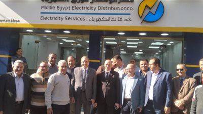رئيس شركة مصر الوسطي للكهرباء يتفقد مركز خدمة بني سويف ويجتمع بقيادات المتابعة