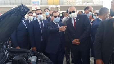 الملا: نستهدف تحويل ٥٠ الف سيارة للعمل بالغاز الطبيعي خلال العام