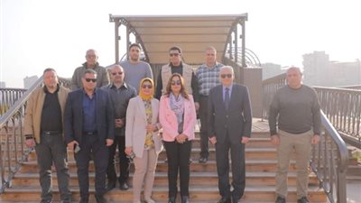 رئيس الإدارة المركزية لشئون مكتب وزير البترول ومحافظ دمياط يتابعان مشروع تأهيل الكوبرى التاريخى