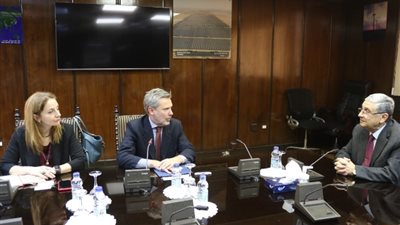 وزير الكهرباء يستقبل سفير ايطاليا بالقاهرة والمستشار الاقتصادي بالسفارة لبحث سبل التعاون