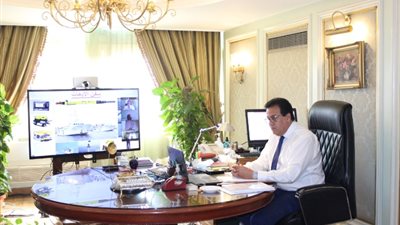 وزير التعليم العالى يناقش خطة عمل السفينة «اليرموك» لإستكشفات البترول والغاز