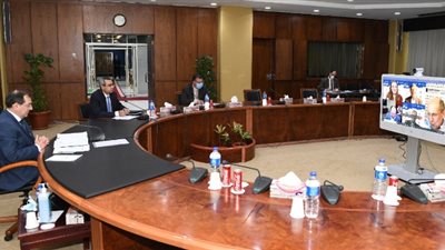 خلال حلقة نقاشية.. الملا: الاستقرار السياسى والاقتصادى والأمنى مكن البترول من جذب الاستثمارات
