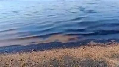 بالصور.. تسرب بترولى جديد بشواطئ رأس غارب