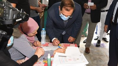 وزير البترول يدلى بصوته فى انتخابات مجلس الشيوخ