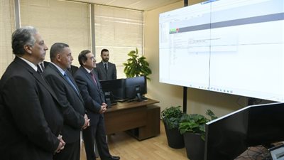 وزير البترول يدشن غرفة التحكم والمتابعة الآلية لمنظومة تكرير وتصنيع البترول.