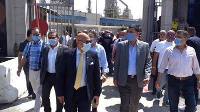 بالصور.. العاملون بشركة أنربك يشاركون بكثافة في أولي أيام إنتخابات مجلس الشيوخ