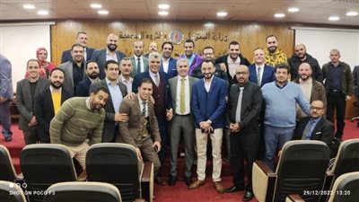 نيابة الإنتاج بهيئة البترول تكرم المهندس بيضون لبلوغه السن القانونية