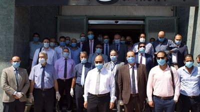 بالصور.. العاملون بشركة بترول أبوقير يشاركون بكثافة في أولي أيام إنتخابات مجلس الشيوخ