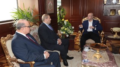 محافظ بنى سويف يبحث مع مسئولي «خالدة للبترول» مجالات تفعيل دور المسئولية المجتمعية