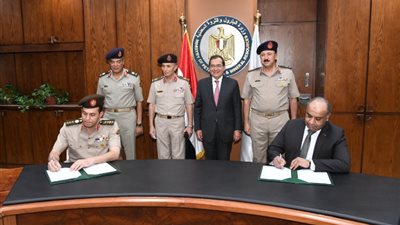 شركة إنبي وجهاز مشروعات الخدمة الوطنية يوقعان عقد لإنشاء مجمع الصوب الزراعية باللاهون