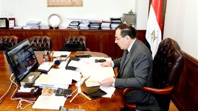 وزير البترول : الإلتزام بالخطط واستحداث اليات متطورة لتحسين الأداء بقارون للبترول