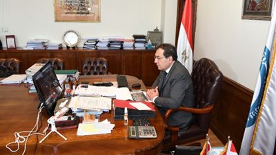 وزير البترول يرأس اجتماع يرأس اجتماع عمومية 