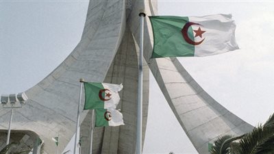 الجزائر تخطط لتقليل الإعتماد على النفط والغاز وتنويع الإقتصاد