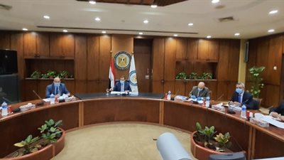 وزير البترول يعتمد أعمال الجمعية العامة للشركة القابضة للبتروكيماويات