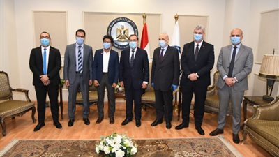 للعام الثانى..وزير البترول يكرم 