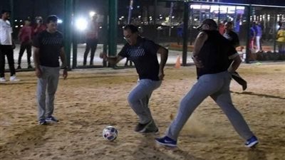 بالصور.. رئيس الوزراء يحرز هدفين في مباراة العلمين وفريقه يفوز بثلاثية نظيفة