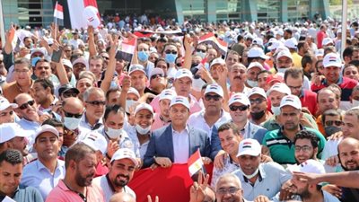 صور.. العاملون بـ«غاز مصر».. يحتفلون بإنتصارات أكتوبر بقيادة جويد