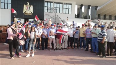 صور.. العاملون بشركة تنمية للبترول يحتفلون بانتصارات أكتوبر