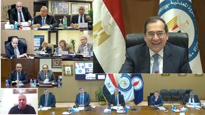 وزير البترول يعتمد الموازنة التخطيطية للعام المالى 2023/2024 القابضة للبتروكيماويات
